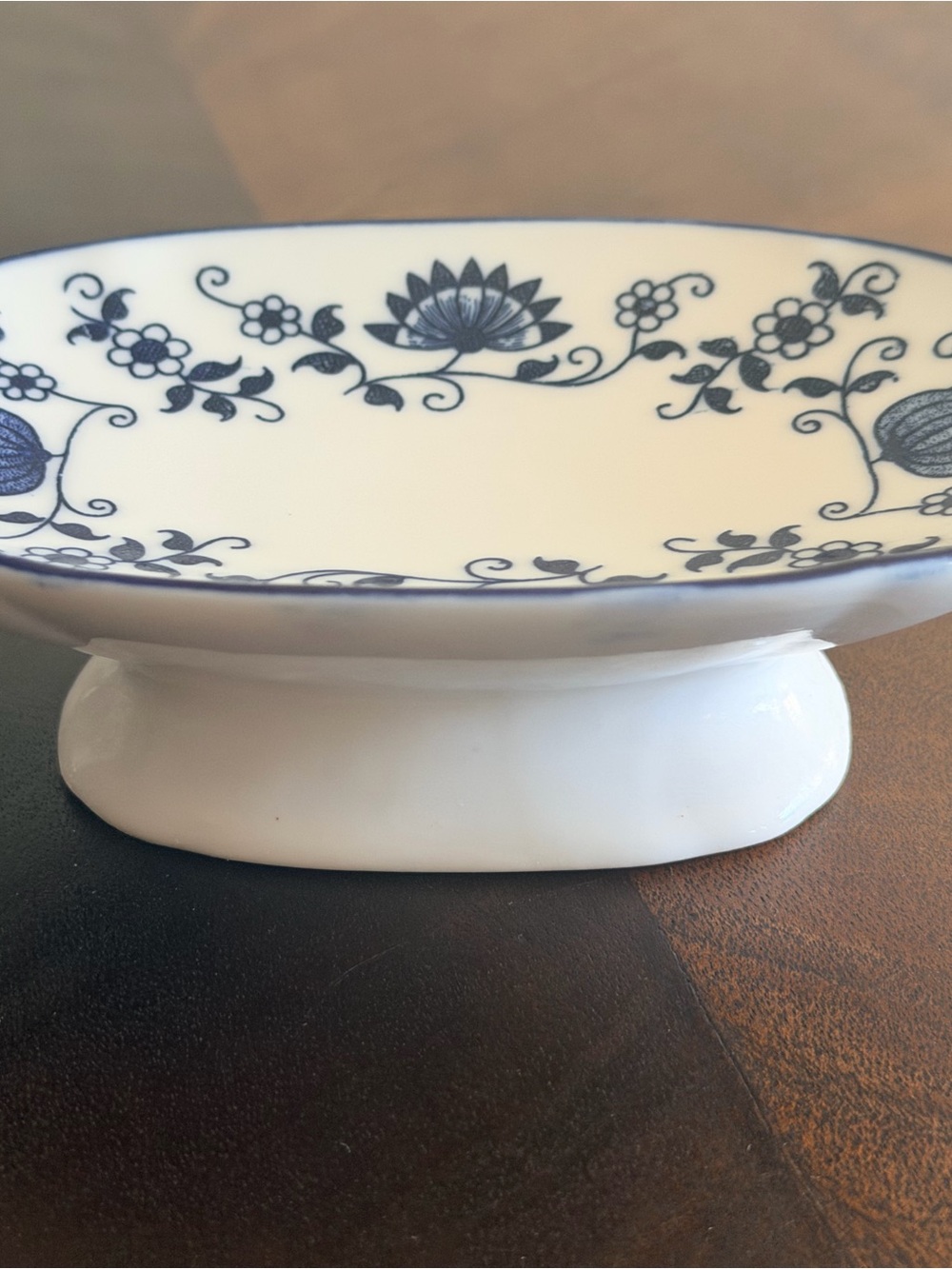 Vintage Blue & White Porcelain Pedestal Soap Dish – Floral Pattern